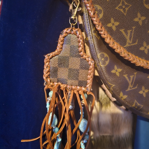 Louis Vuitton Brown Monogram Crossbody Bag with Leopard Accent - Picture 2 of 9